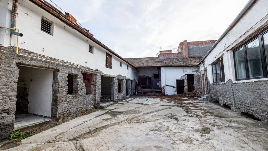 Proiect de clinică sau birouri în centru – casă cu demisol, de renovat - Poză 13