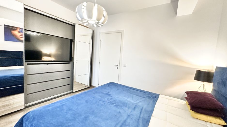 Penthouse modern de inchiririere cu 3 camere, terasă 80 mp zona Coresi - Poză 5