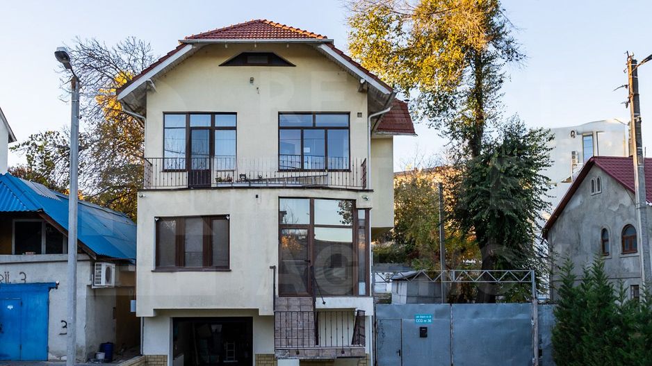 Vanzare spatiu comercial de 256 m2 în centrul capitalei - Poză 1