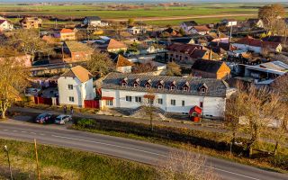 Clădire potrivită pentru proiecte educaționale sau de îngrijire - Poză 1