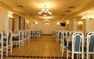 Restaurant cu terasă de închiriat, în Complex Comercial Mercur - Poză 1