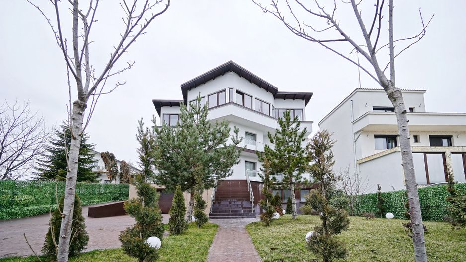 👉 Vilă spectaculoasă pe lac – Ghermănești | 573 mp | Terasă, ponton, - Poză 1