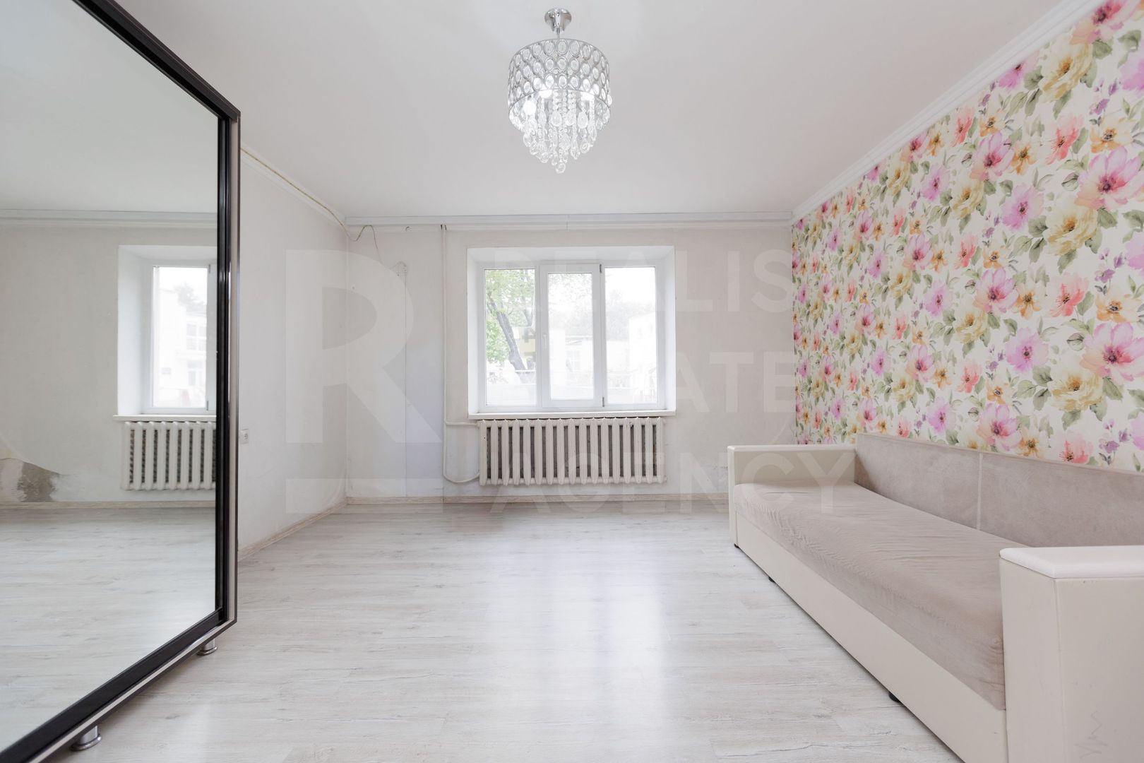 Vânzare ,apartament ,5 camere, str.Botanica Veche, sectorul Botanica - Poză 2