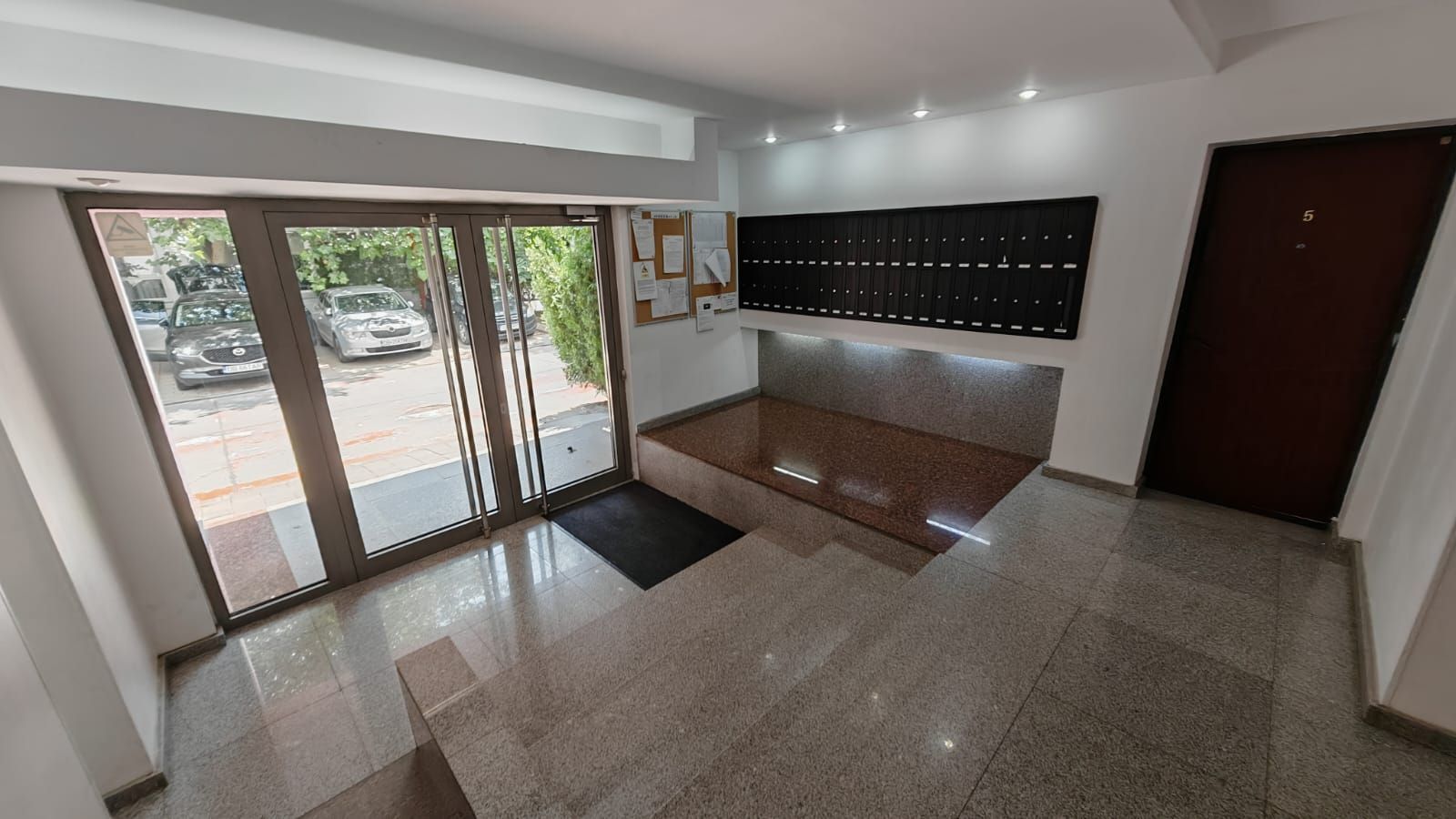 Metrou Pacii, Ten Blocks, 2 camere, 70mp, 4/10, decomandat, mobilat, loc parcare - Poză 10