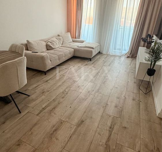 Apartament cu 3 camere, 2 băi, balcon și parcare, Florești. - Poză 3