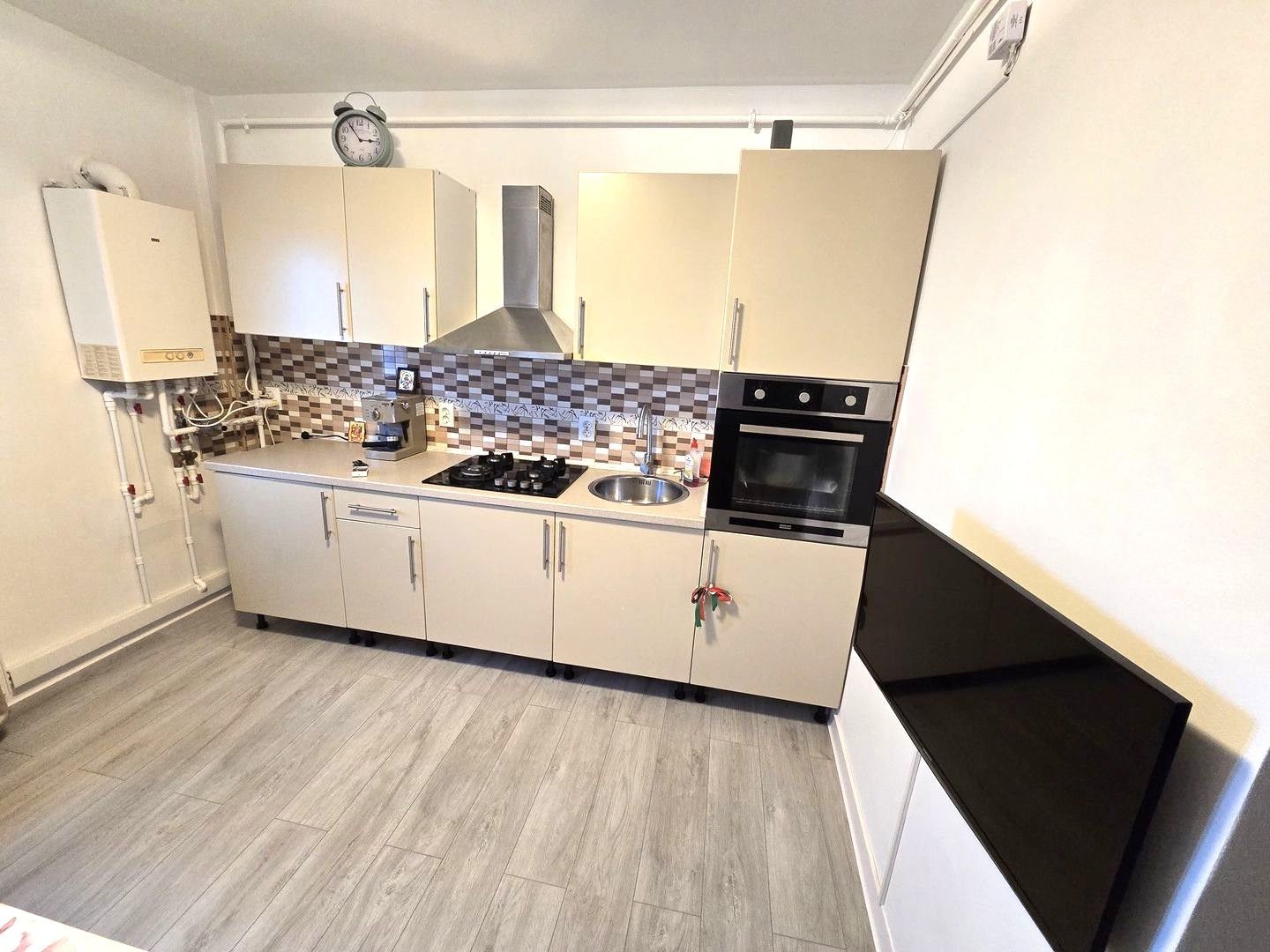 Apartament cu 2 camere complet renovat | Loc de parcare – Otopeni - Poză 3