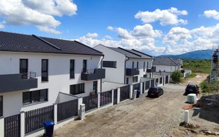 Casa la cheie cu 4 camere 2 bai curte 185 mp liberi pe Calea Cisnadiei - Poză 1