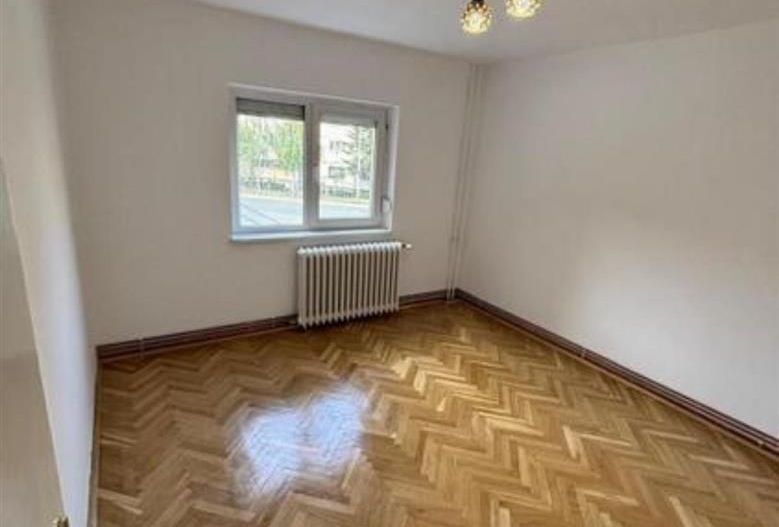 Apartament 3 camere etaj 1 cu Garaj - Poză 3