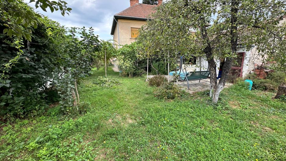 Casa zona Bălcescu teren 1082 mp - Poză 1