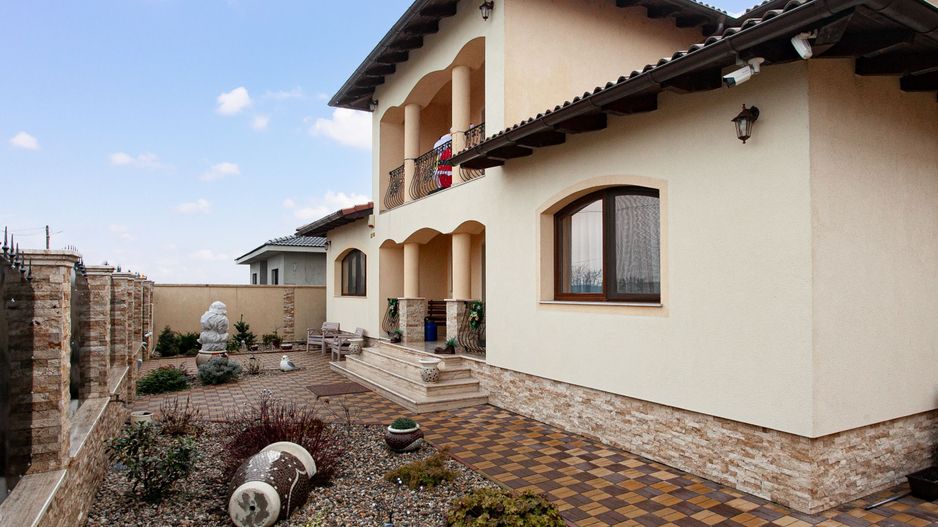 PRET NOU! Casă deosebită în Livada - COMISION 0% - Poză 1