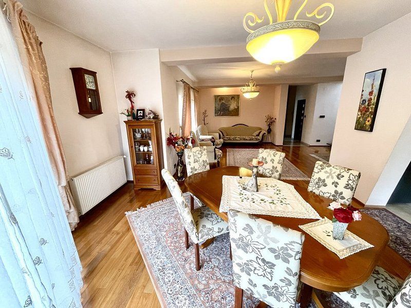 Design clasic, pozitie centrală - casă  în Dumbrăvita - Poză 8