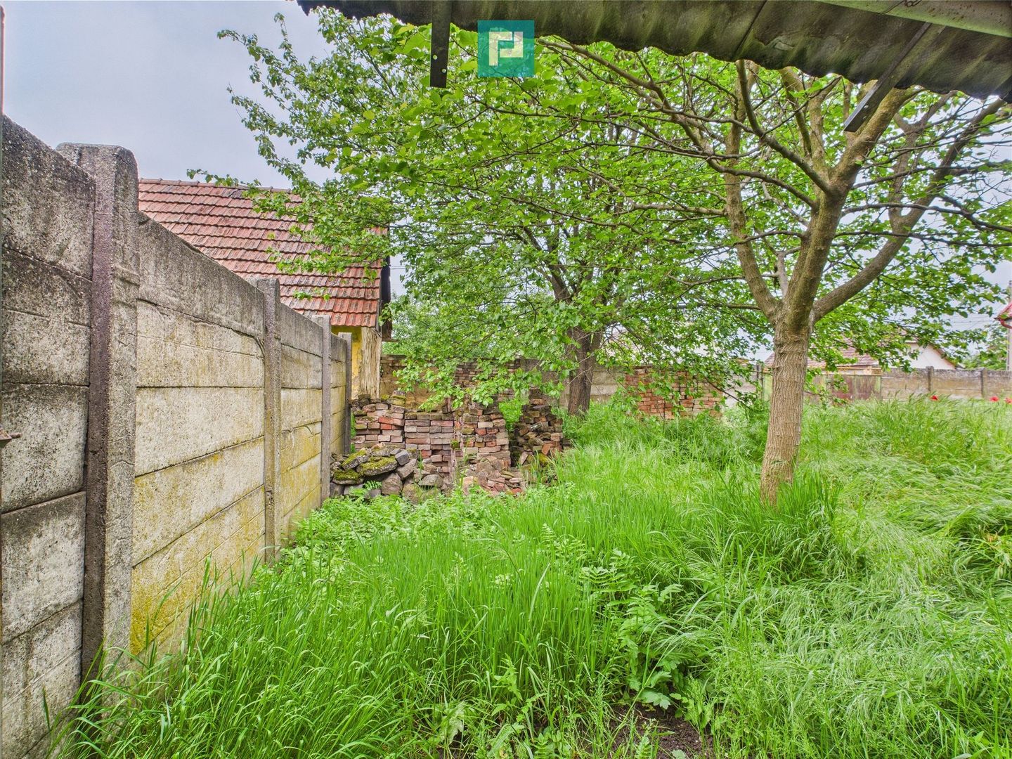 Casă de reabilitat pe teren generos- Comuna Variaș - Poză 22