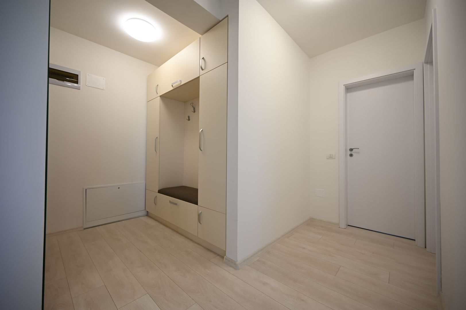 Apart. cu 2 camere, parcare subterana , Aradului - Poză 5