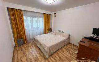 De vanzare apartament 4 camere, etaj 2, Str. Calea Nationala ( Farmacia Husac ) - Poză 4