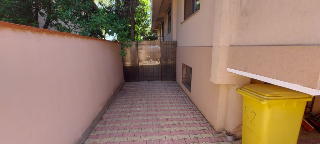 Apartament cu 3 camere pentru vanzare | curte 24 mp | Damaroaia - Poză 12