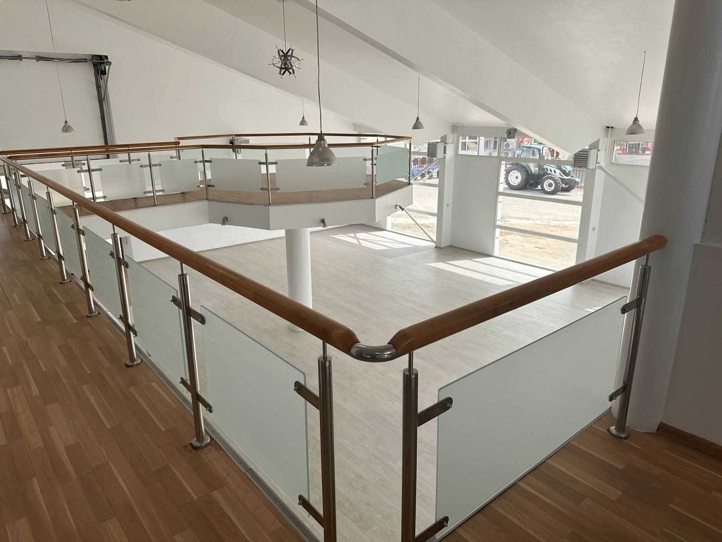 Inchiriere showroom | Afumati | 910 mp - Poză 3