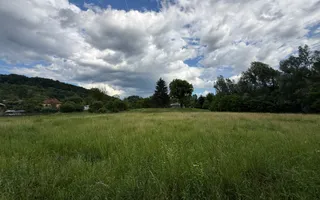 Teren plat-intravilan -3800 mp, cu pădurice și ieșire la râu! - Poză 14