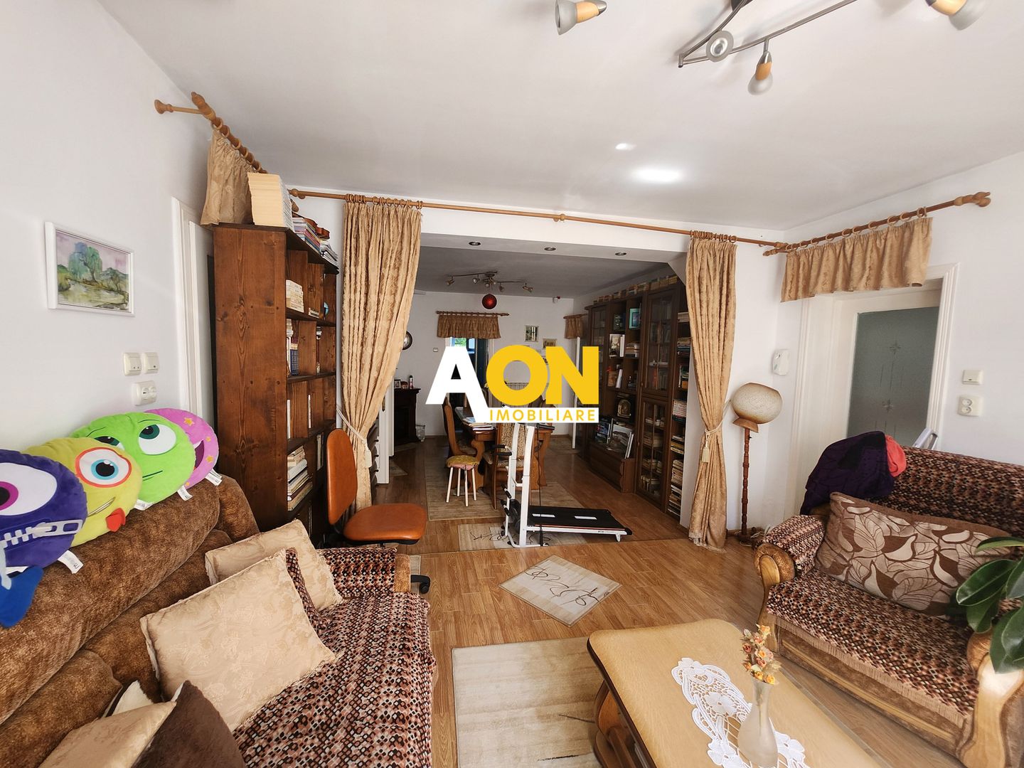 De vanzare casa 5 camere, 655mp teren, zona Cetate - Poză 3