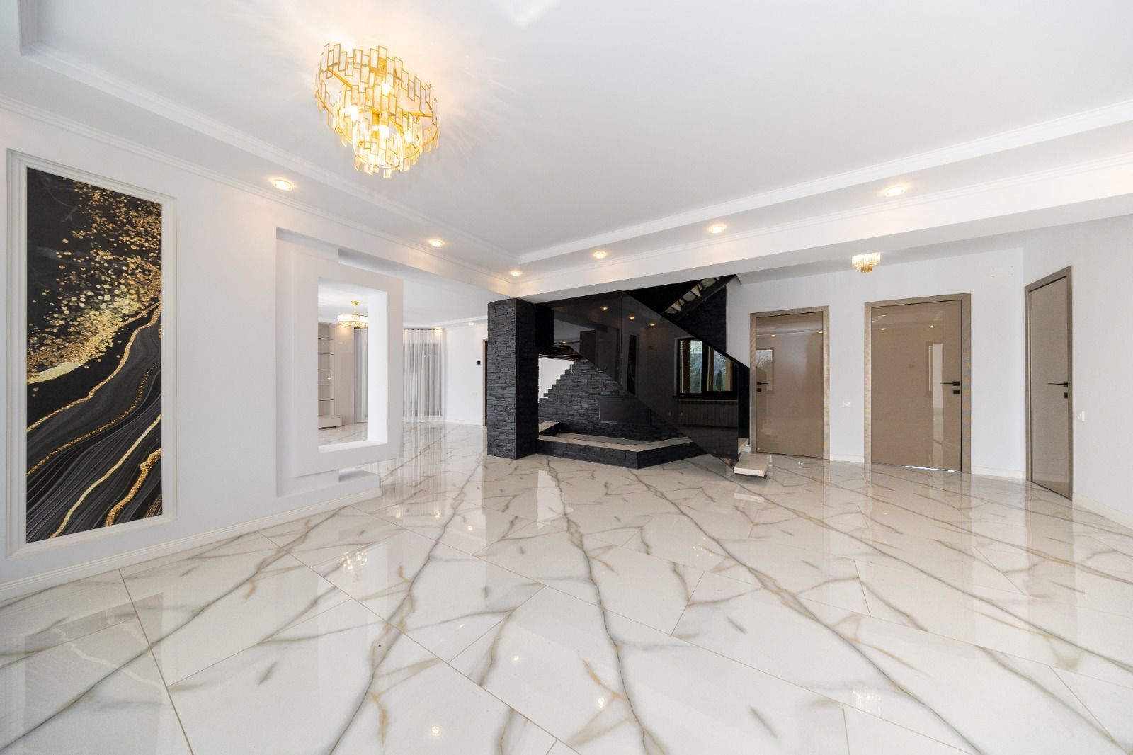 Casa 6 dormitoare+4 bai -1500 mp teren-Sacele - Poză 4