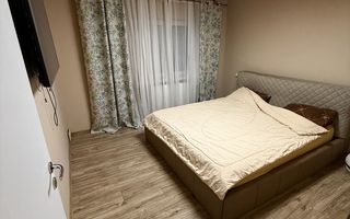 Etaj 2 , 3 camere decomandat Soarelui - Poză 11