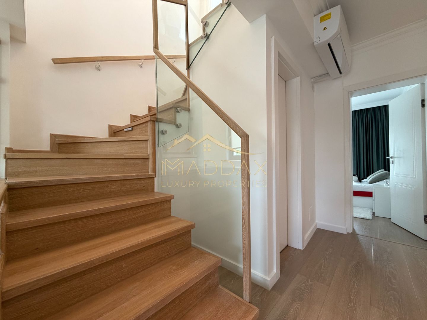 Apartament de tip Duplex 6 camere *250mp* + 2 Garaje // Herastrau - Poză 9