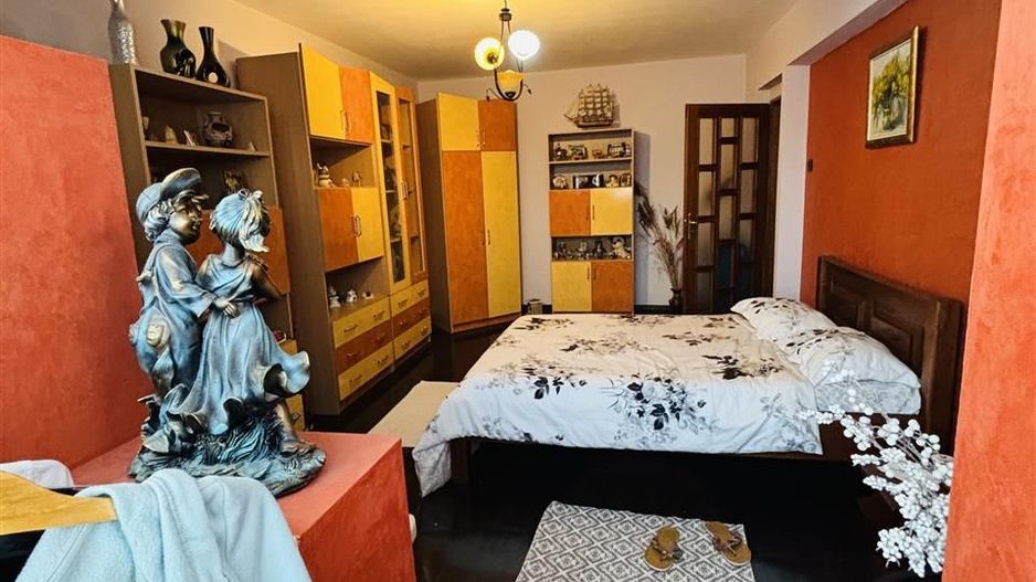 APARTAMENT CU 2 CAMERE DECOMANDAT CALEA ARADULUI - Poză 3