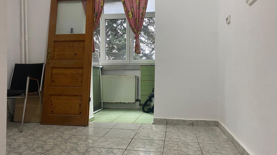 Vanzare apartament cu 3 camere,etajul 1,decomandat - M3, Târgoviște - Poză 7