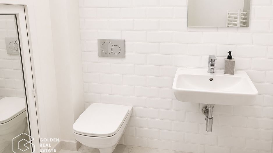 Spatiu comerical central, acces stradal, locatie exceptionala - Poză 6