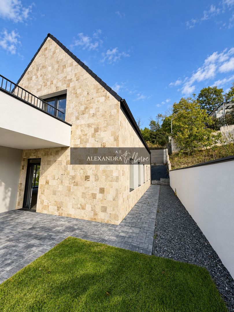 Casa individuala 6 camere, 5 bai, terasa la etaj, curte, P+ET+POD - Poză 4