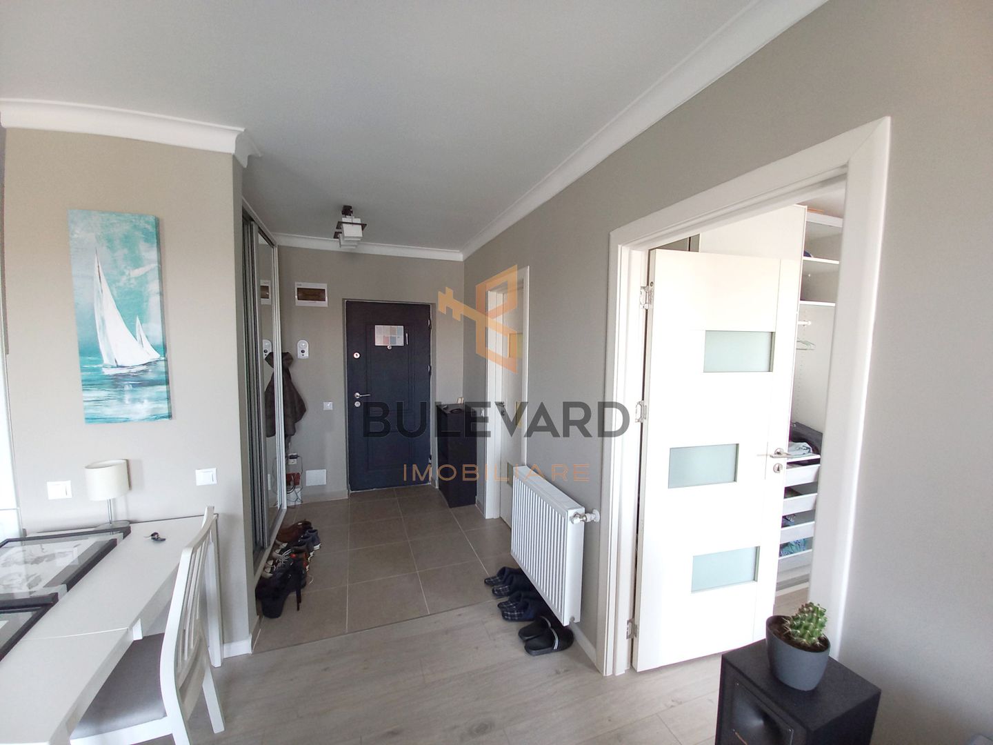 Apartament ultrafinisat 2 camere, terasa, zona semicentrala. - Poză 6