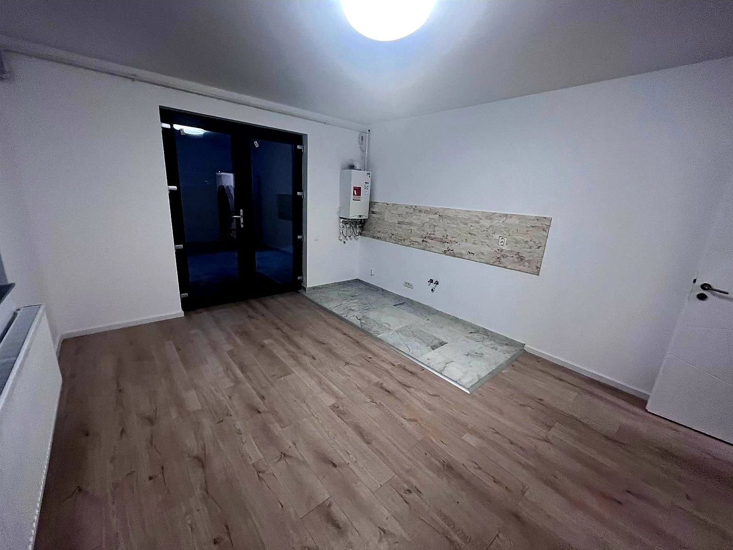 BUFTEA - APARTAMENT 3 CAMERE CU TRERASA SI CURTE. - Poză 3