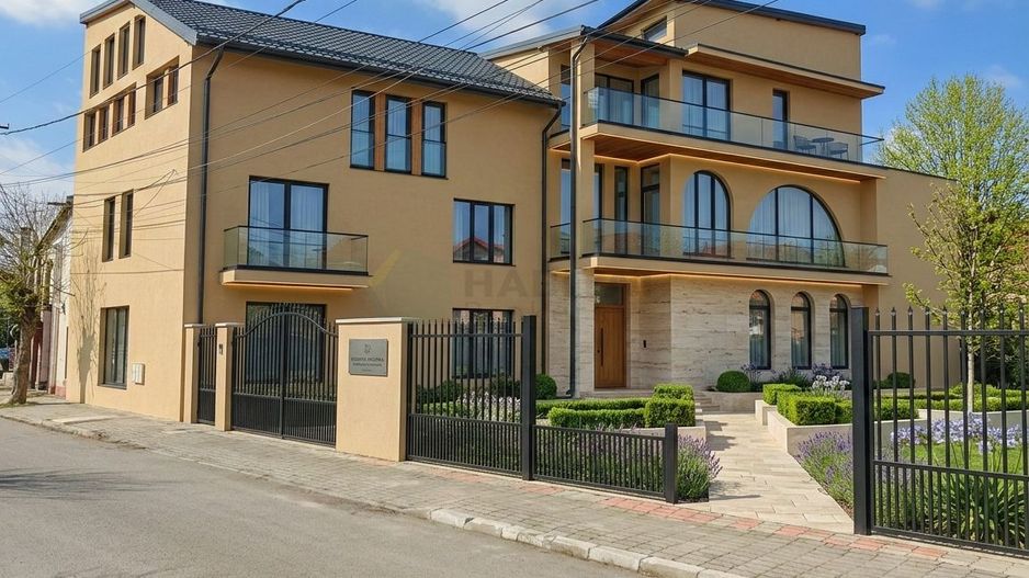 Oportunitate I în Centrul Târgoviștei: Clădire de 498 mp - Poză 2