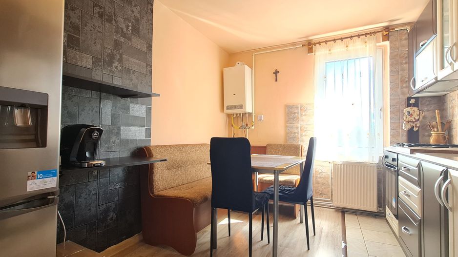 Apartament 4 camere decomandat mobilat utilat - Poză 2