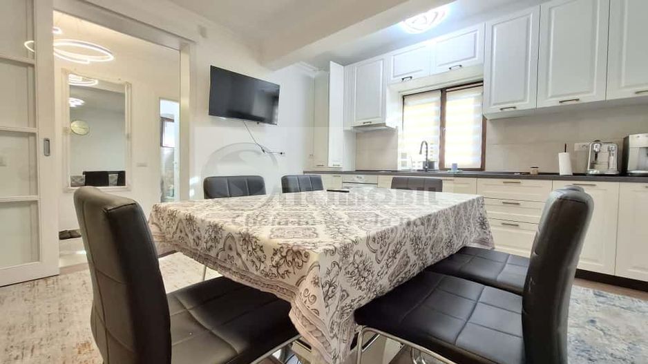 Vila tip duplex,  3 camere, 2 bai, libera, mobilata de lux, Barnova - Poză 1