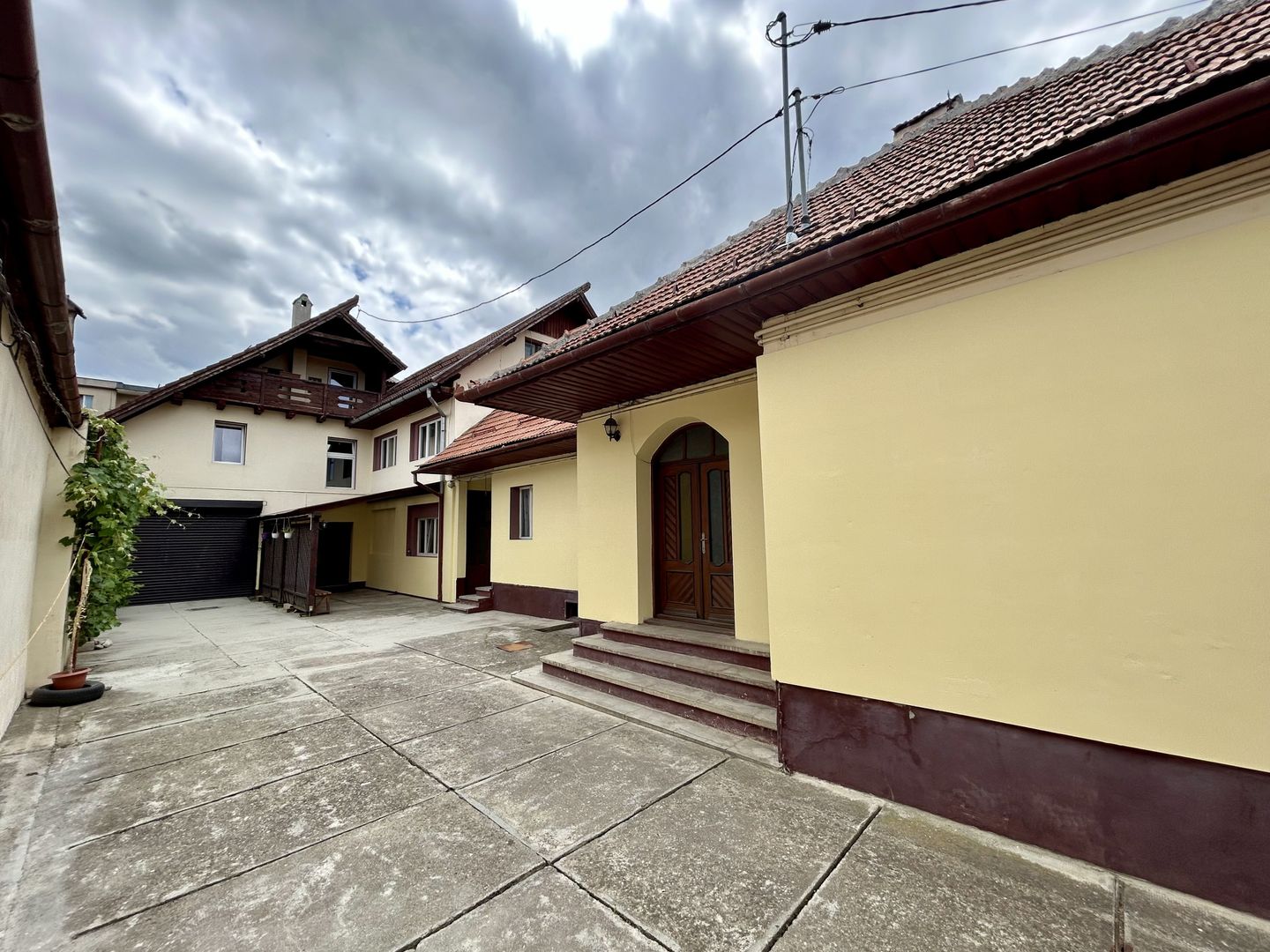 Pensiune cu potențial deosebit, vedere spectaculoasă spre Piatra Craiului - Poză 5