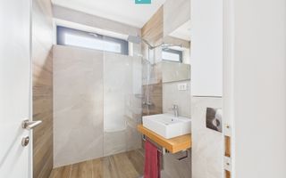 Casă modernă și elegantă, mobilată și utilată - Poză 14