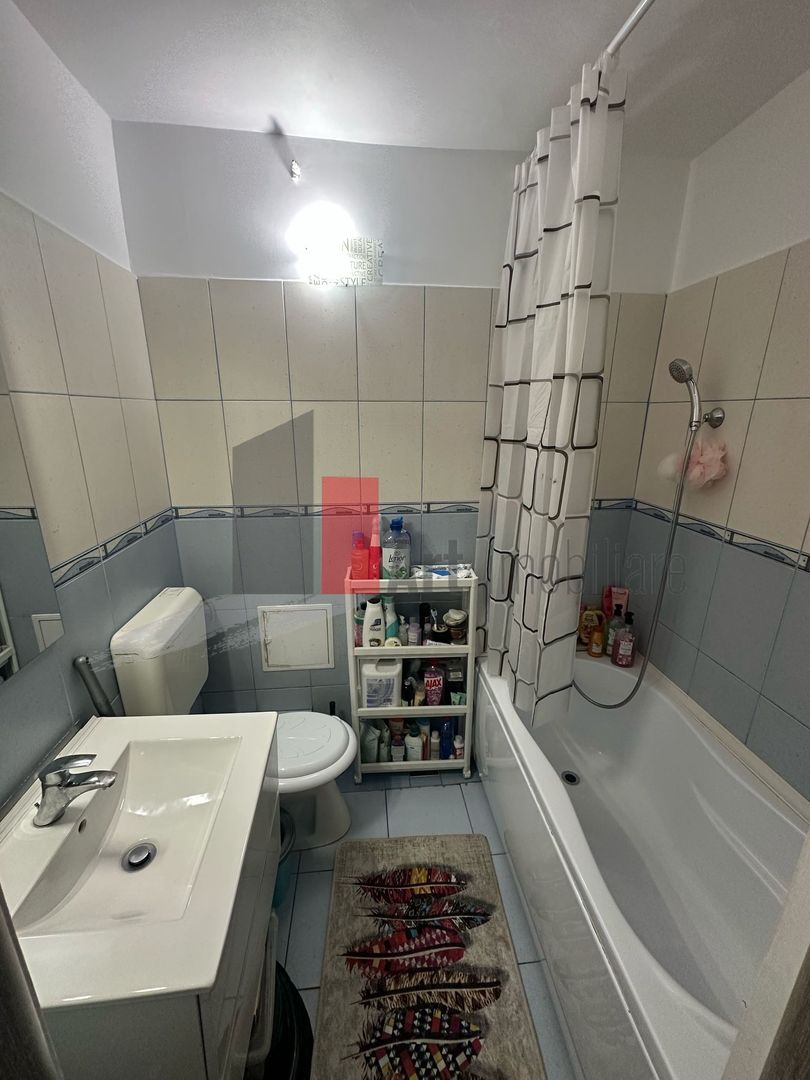 Apartament cu 3 camere în Zona 1Decembrie - Poză 9