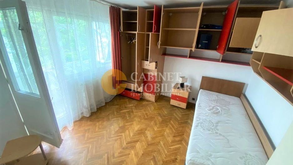 Etaj 3 apartament cu 3 camere zona Pod Ros - Poză 2
