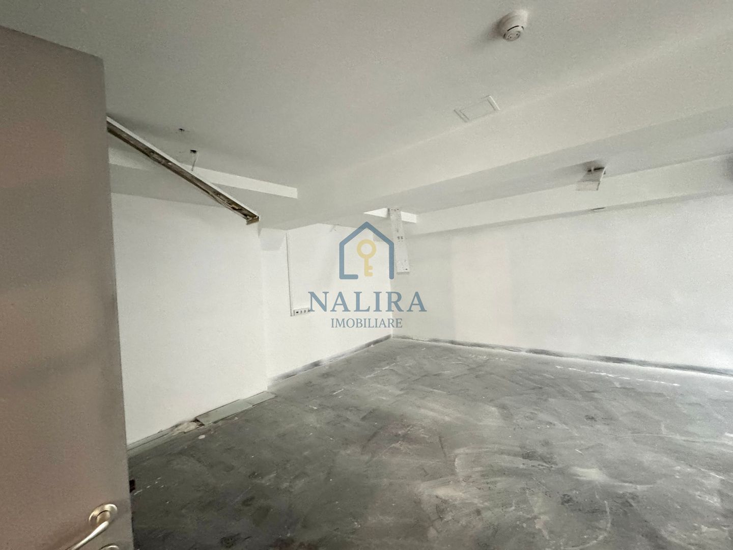 Spatiu comercial de inchiriat- parter - in cladire de birouri Olteniei - Poză 11