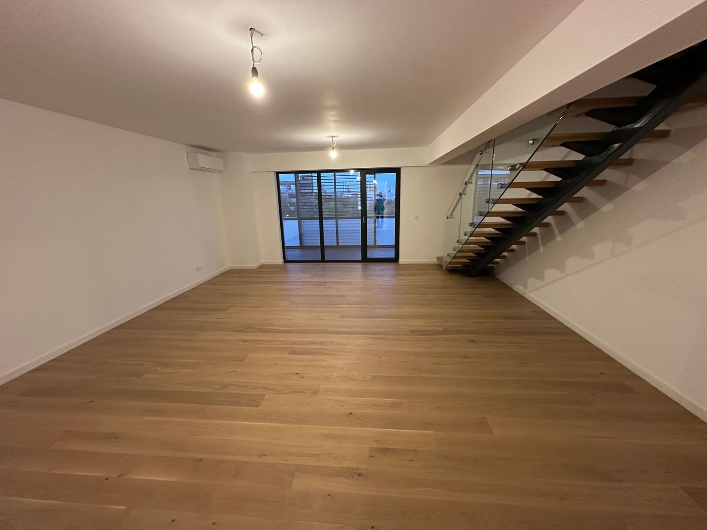 Apartament deosebit pe 2 etaje - Poză 10