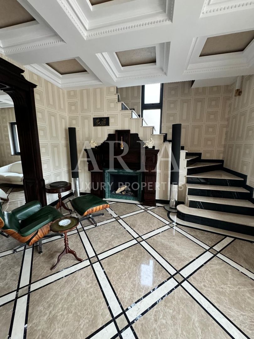 Refined living în centrul istoric al Bucureștiului - Poză 3