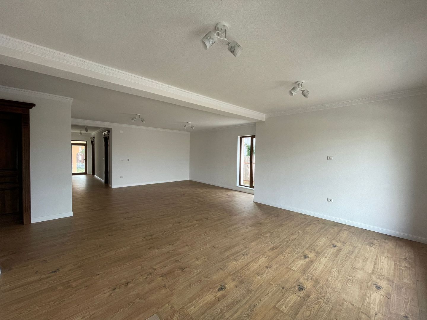 Casa individuala pe parter 160Mp -la asfalt-Ghiroda - Poză 1