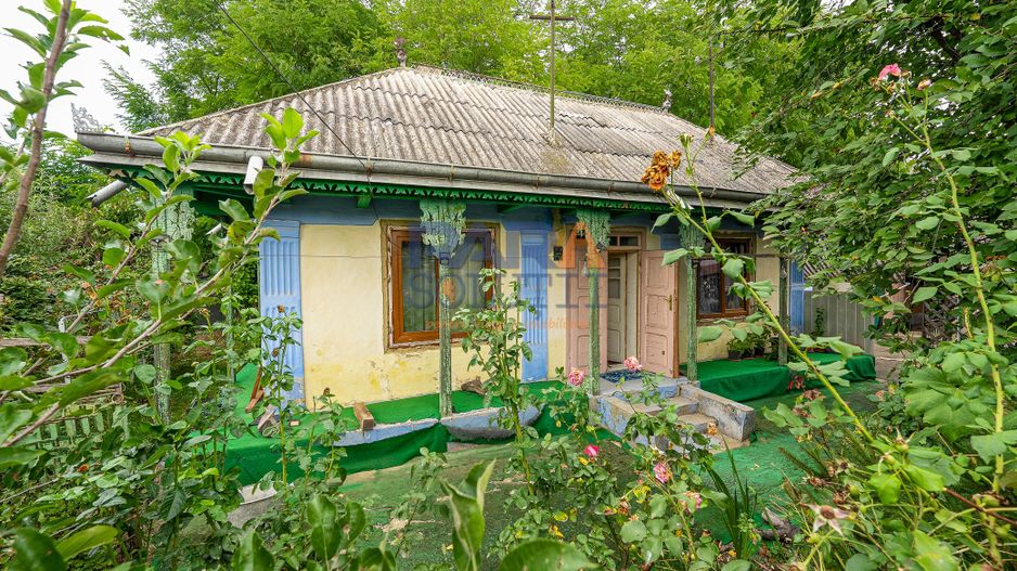Casă interbelică + 3.060 mp intravilan, Trifești, 7,9 km de Roman - Poză 1