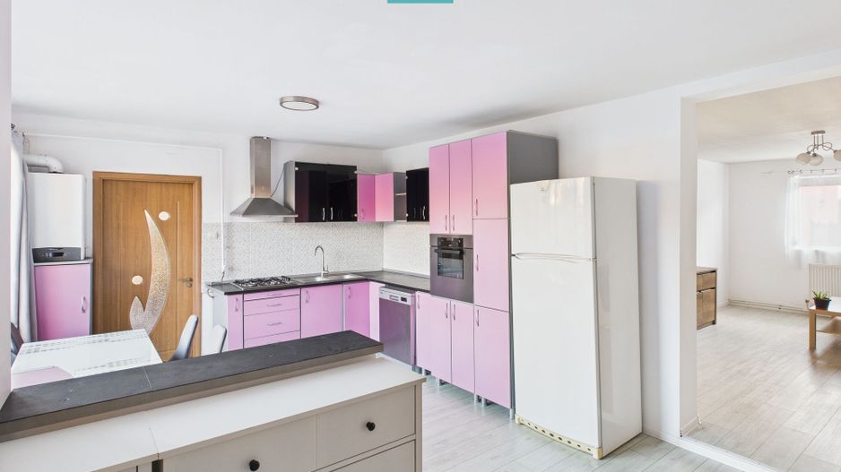 Casă spațioasă cu 4 camere în Vladimirescu - Poză 15