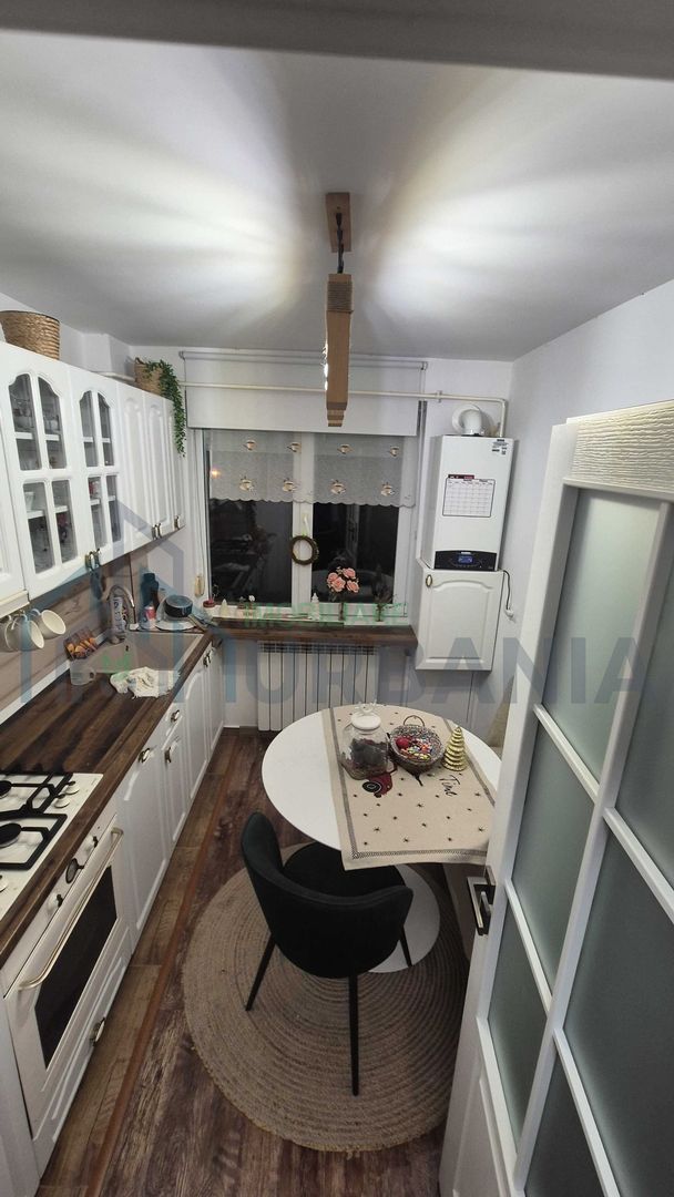 Apartament 3 camere Podu Roșu/ Splai Bahlui - Poză 3