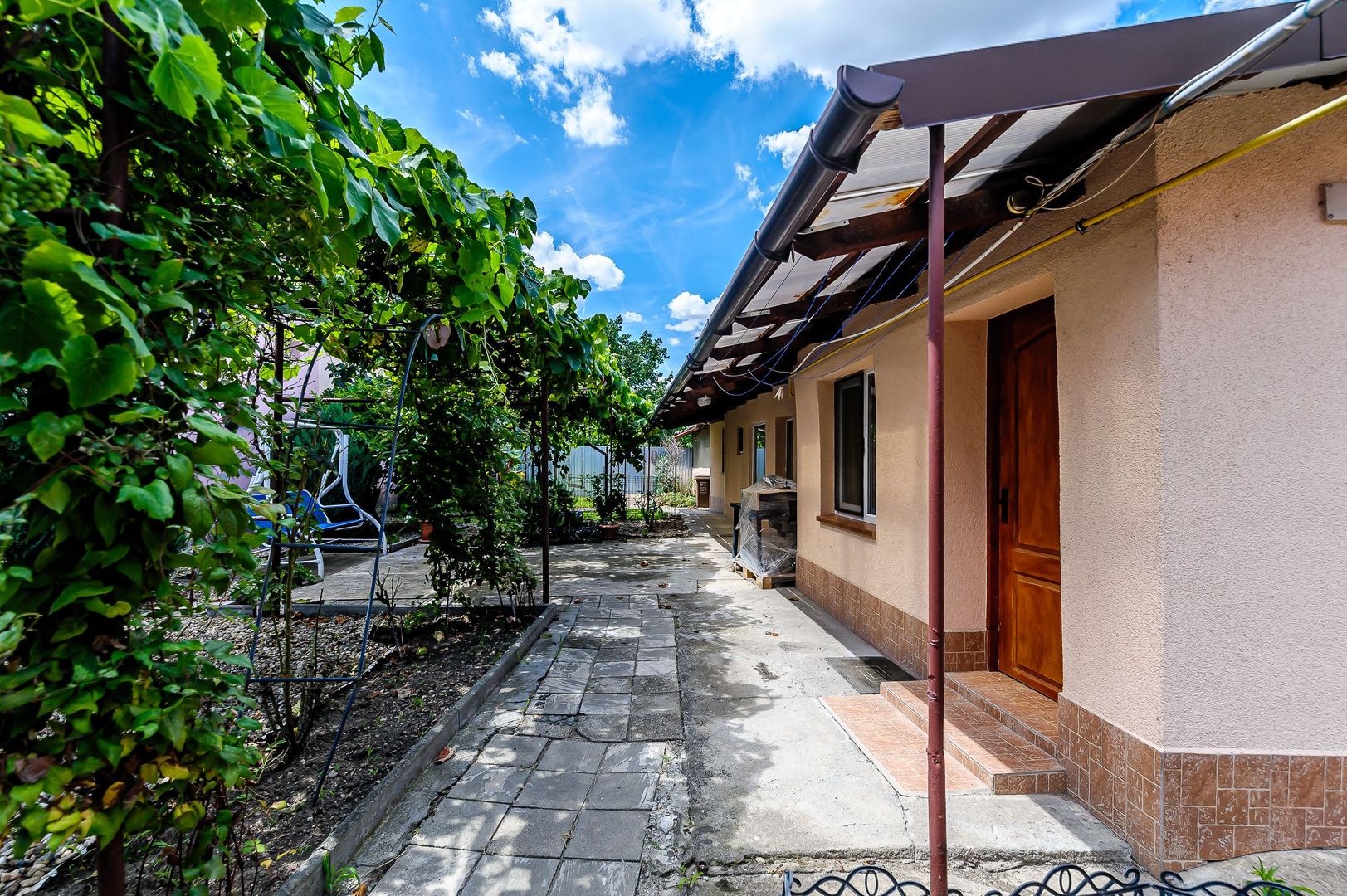 Vandut Casa cu teren generos la pret de apartament in Gradiste - Poză 3