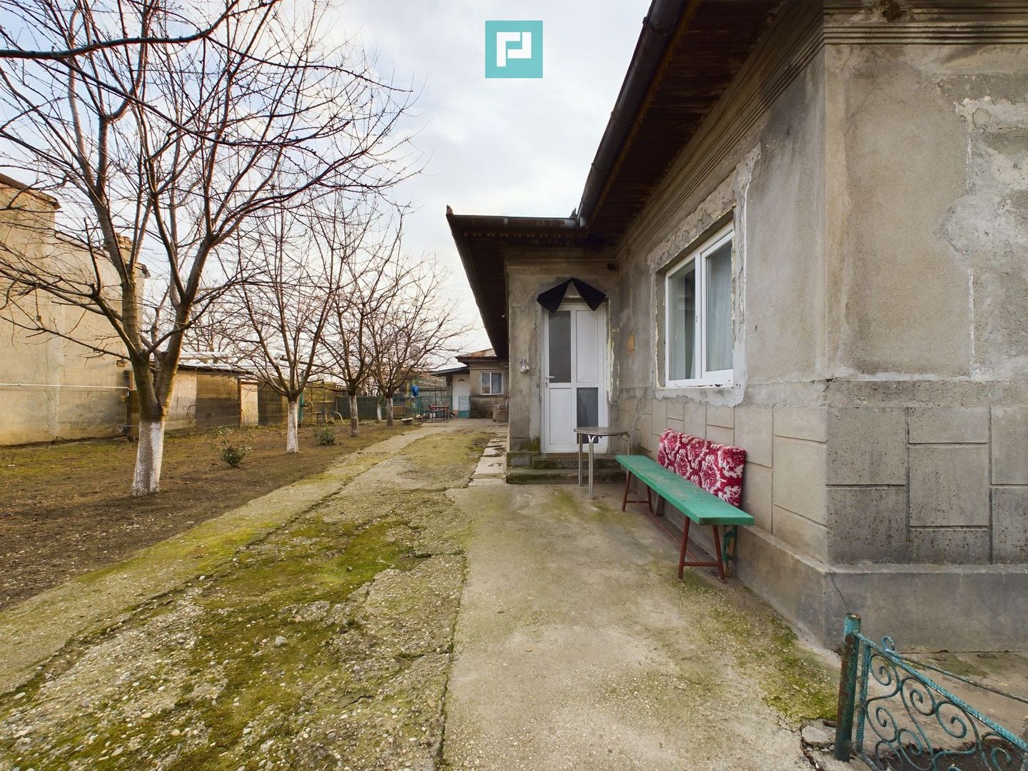 Casa modesta, 2500 mp teren, Domnesti - Poză 9