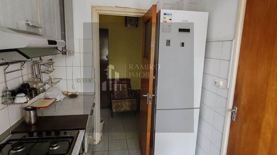 Apartament 3 camere, bloc 4 etaje, Berceni/str Dorohoi, curat - Poză 8