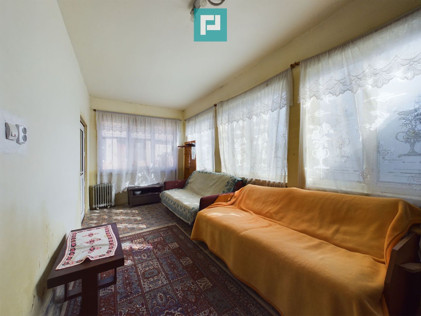 Casă cu teren generos de 2,880mp în Secusigiu - Poză 12