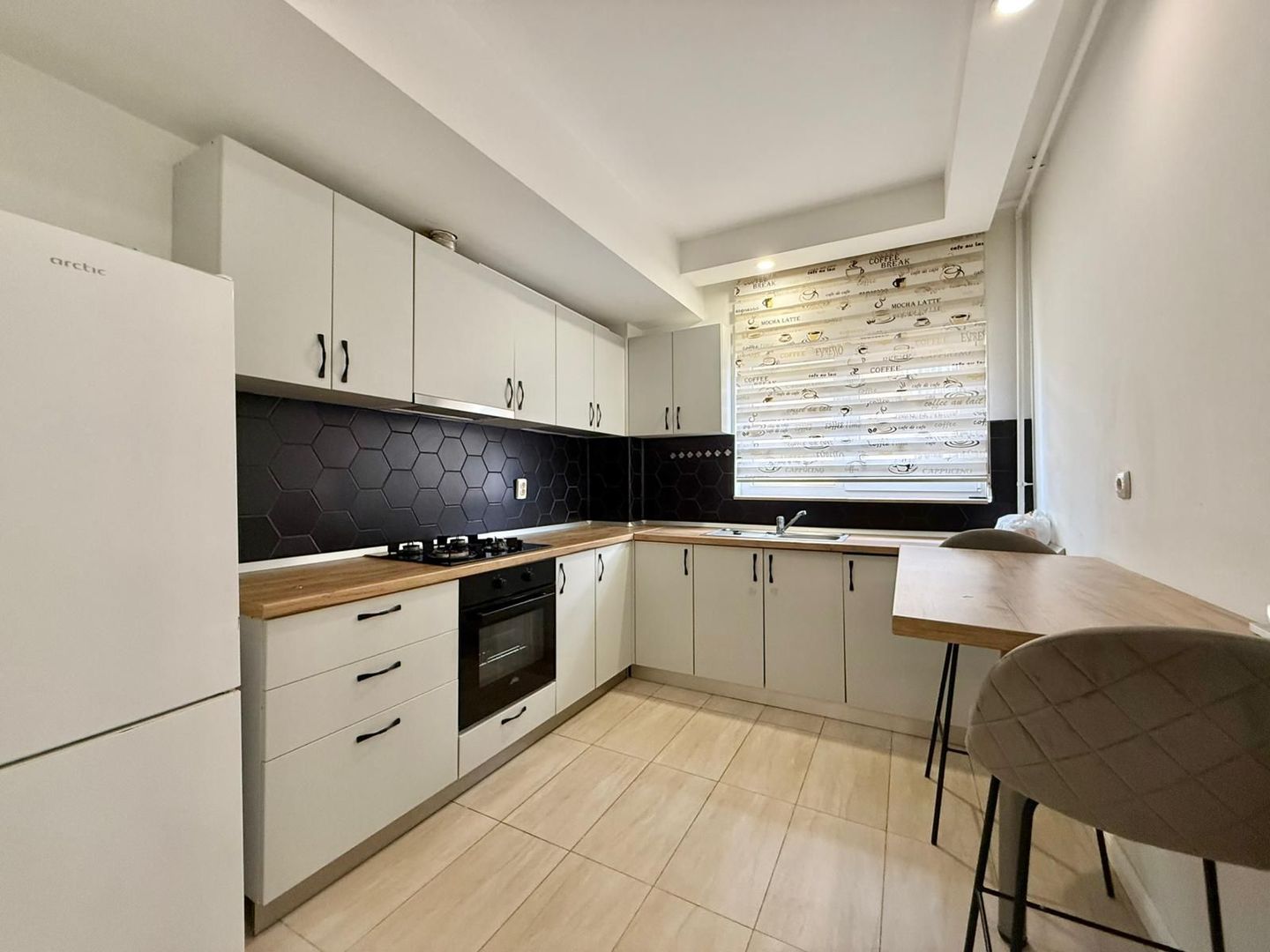COSMOPOLIS - Apartament cu 3 camere, mobilat si utilat. - Poză 7
